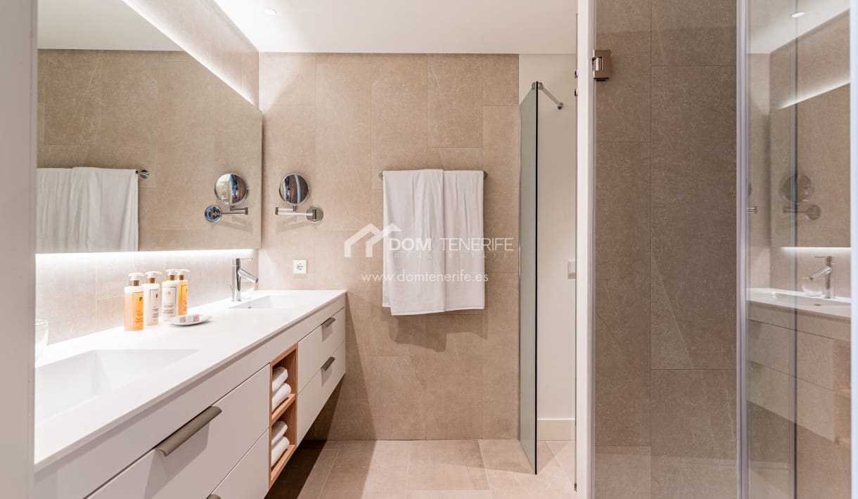 2 chambre Appartement à vendre à Guia de Isora avec piscine garage - 1 117 000 € (Ref: 10130521)