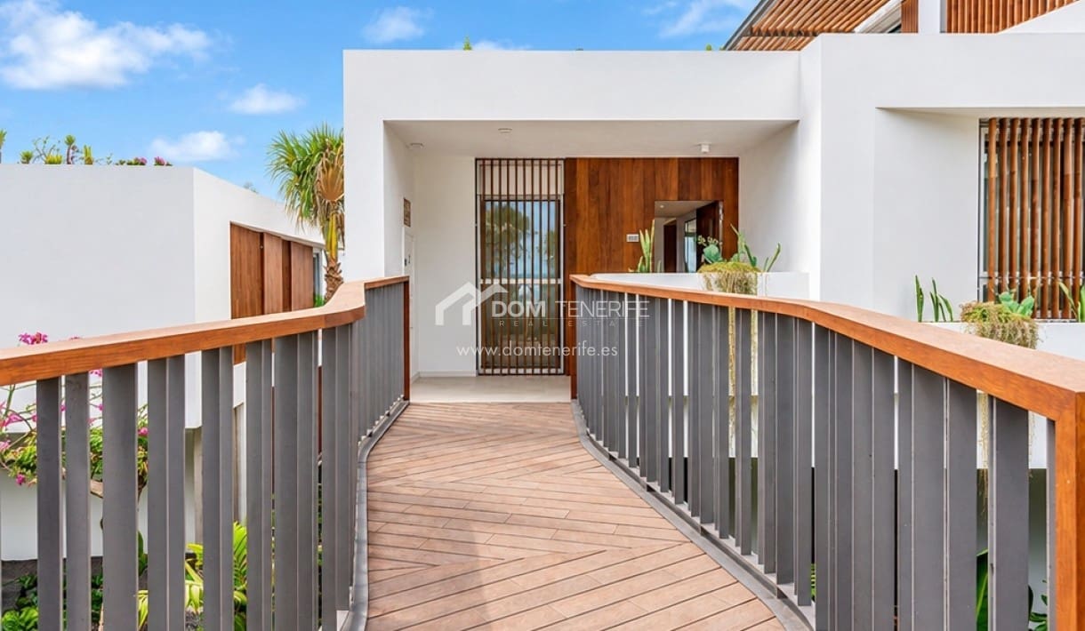 2 chambre Appartement à vendre à Guia de Isora avec piscine garage - 1 117 000 € (Ref: 10130521)