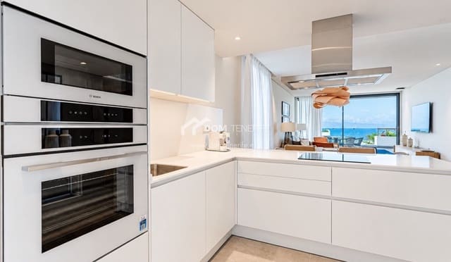 2 chambre Appartement à vendre à Guía de Isora avec piscine garage - 1 117 000 € (Ref: 10130521)