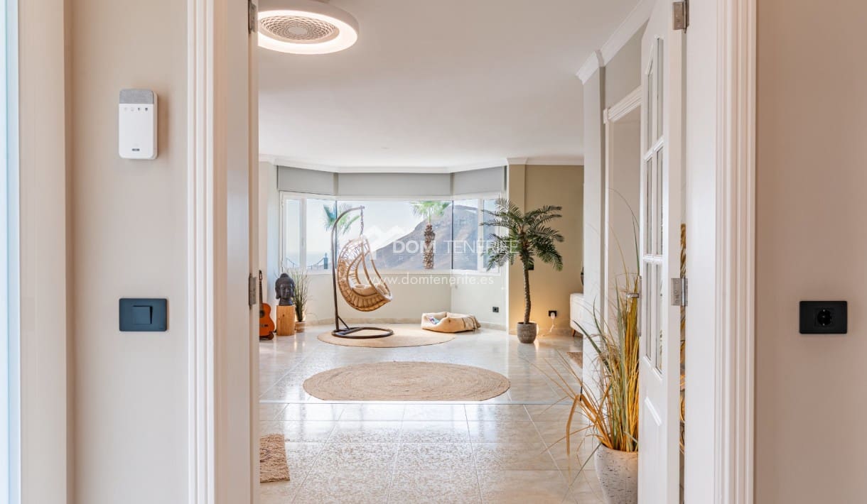 5 bedroom Villa for sale in Chayofa with pool garage - € 1,490,000 (Ref: 10166975)