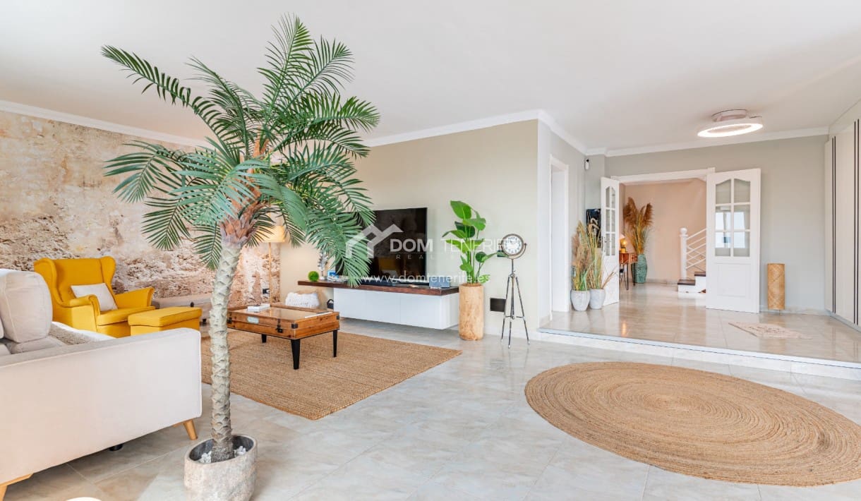 5 bedroom Villa for sale in Chayofa with pool garage - € 1,490,000 (Ref: 10166975)