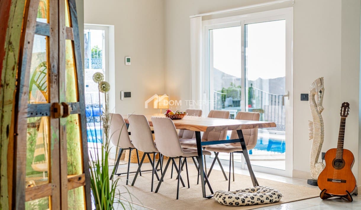 5 bedroom Villa for sale in Chayofa with pool garage - € 1,490,000 (Ref: 10166975)
