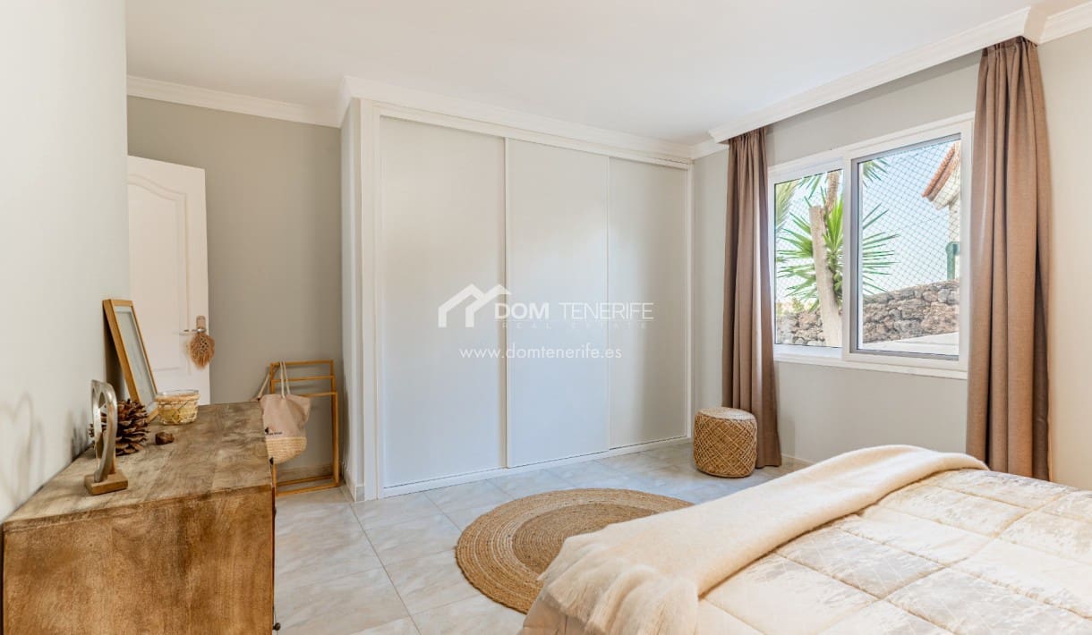 5 bedroom Villa for sale in Chayofa with pool garage - € 1,490,000 (Ref: 10166975)