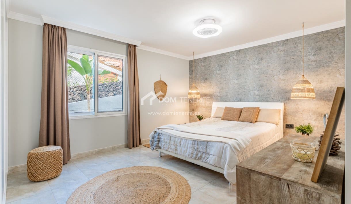 5 bedroom Villa for sale in Chayofa with pool garage - € 1,490,000 (Ref: 10166975)