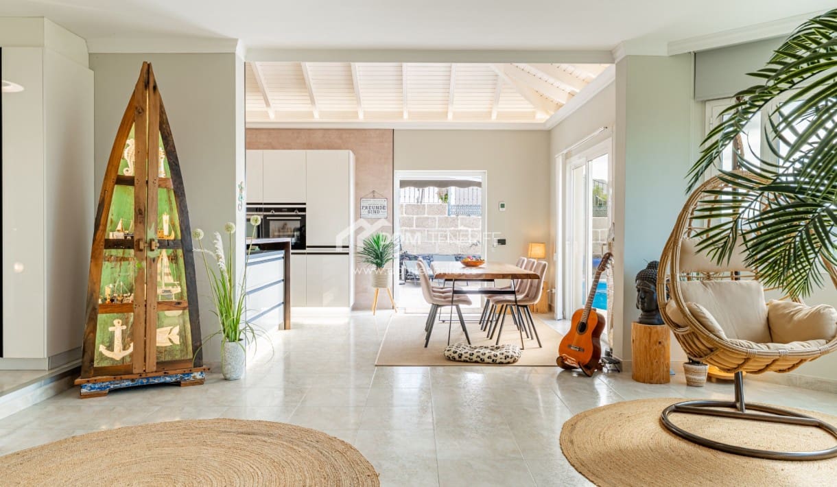 5 bedroom Villa for sale in Chayofa with pool garage - € 1,490,000 (Ref: 10166975)