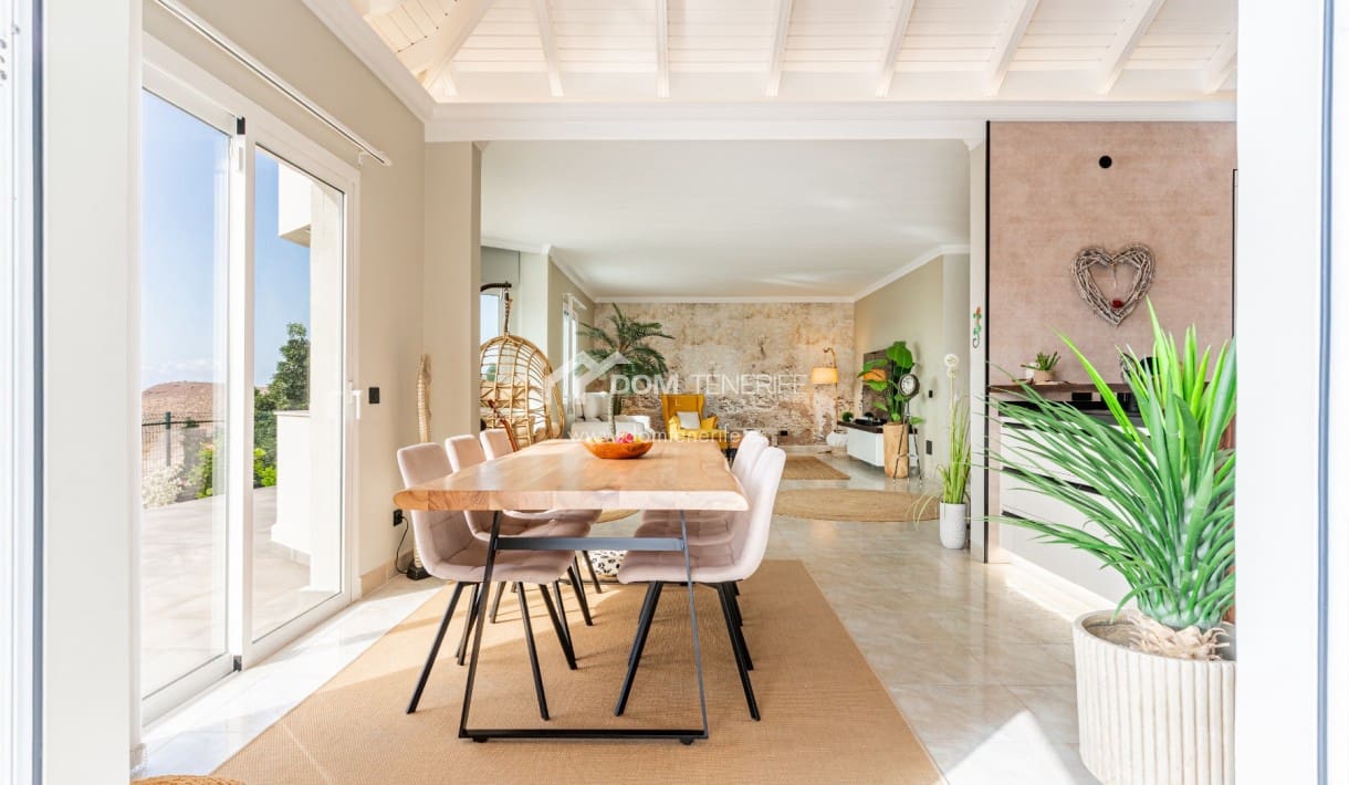 5 bedroom Villa for sale in Chayofa with pool garage - € 1,490,000 (Ref: 10166975)
