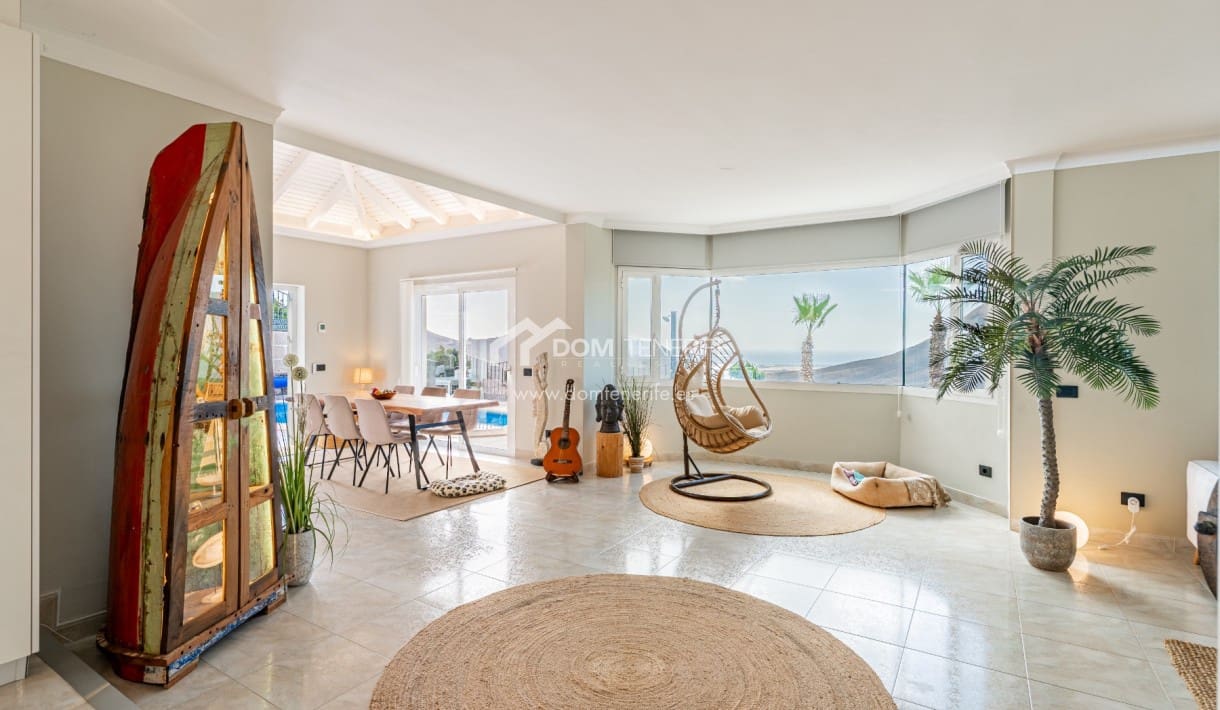 5 bedroom Villa for sale in Chayofa with pool garage - € 1,490,000 (Ref: 10166975)