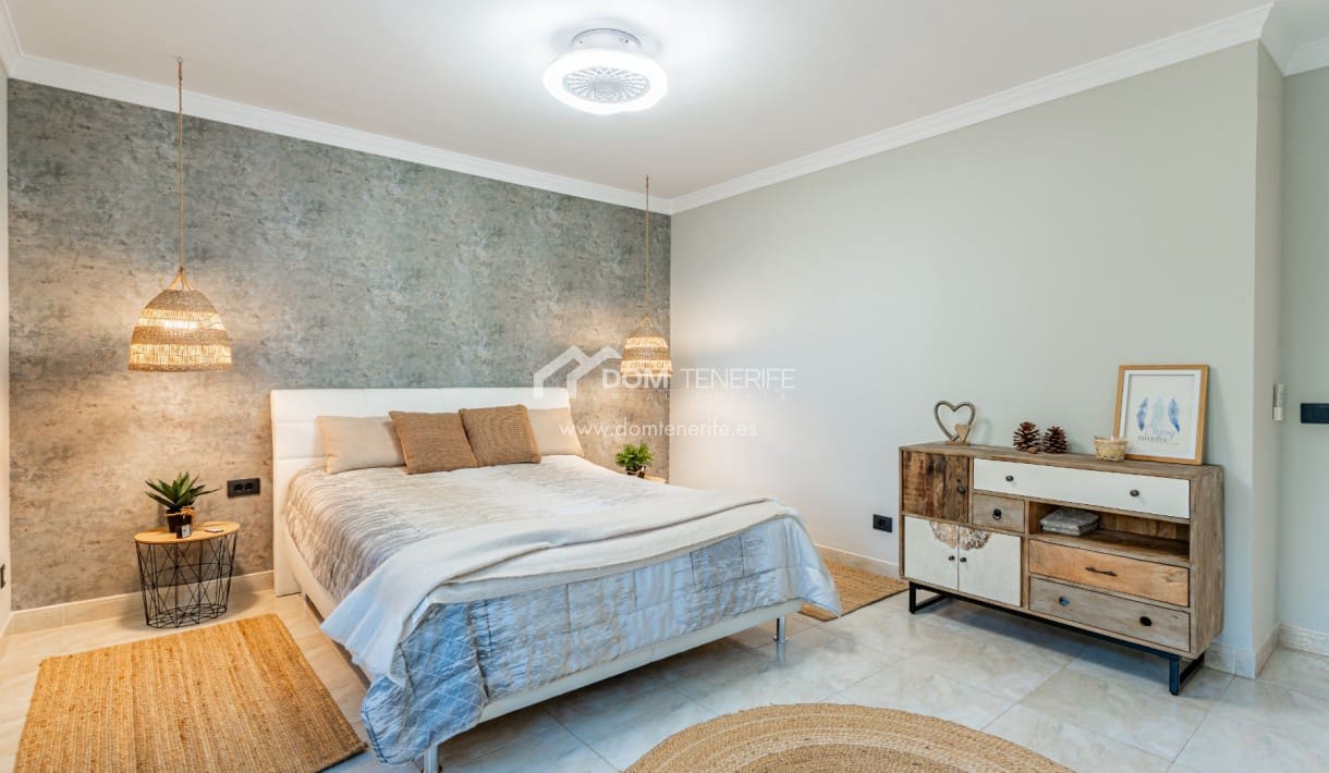 5 bedroom Villa for sale in Chayofa with pool garage - € 1,490,000 (Ref: 10166975)