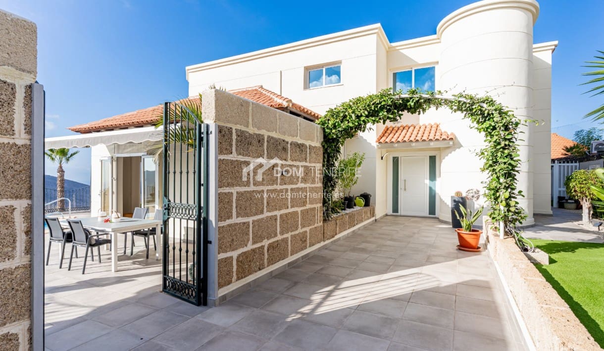 5 bedroom Villa for sale in Chayofa with pool garage - € 1,490,000 (Ref: 10166975)