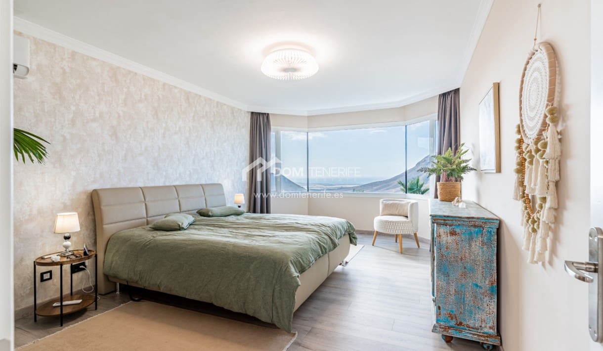 5 bedroom Villa for sale in Chayofa with pool garage - € 1,490,000 (Ref: 10166975)