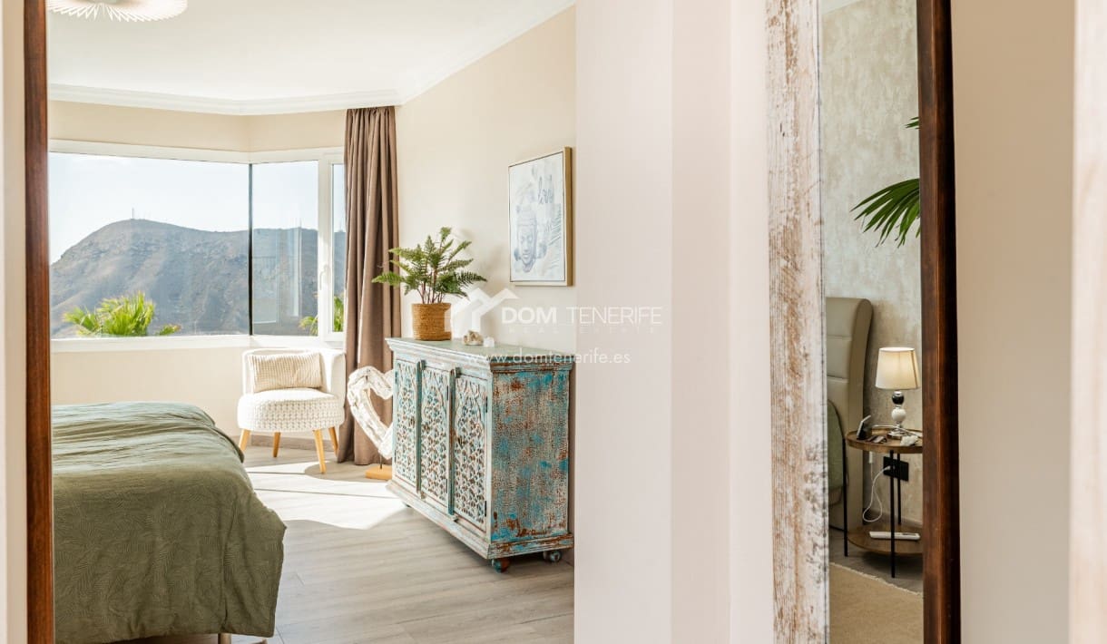 5 bedroom Villa for sale in Chayofa with pool garage - € 1,490,000 (Ref: 10166975)