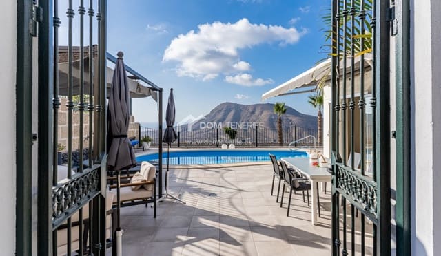 Chalet de 5 habitaciones en Chayofa, Arona en venta con piscina garaje - 1.490.000 € (Ref: 10166975)
