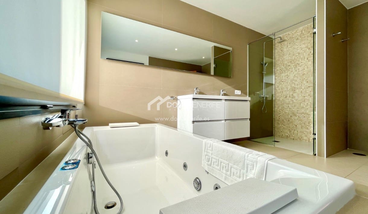 8 sypialnia Willa na sprzedaż w El Madronal z basenem garażem - 2 290 000 € (Ref: 7246130)