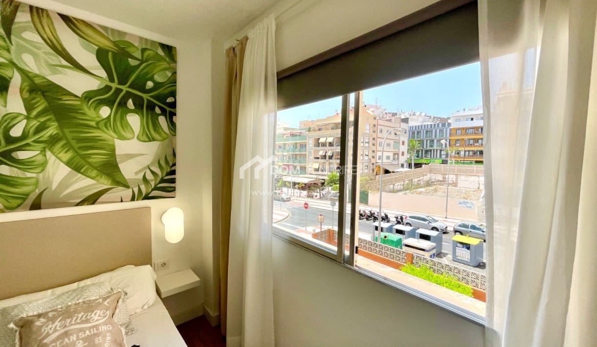 1 soverom Leilighet til leie i Los Cristianos med svømmebasseng - € 1 300 (Ref: 7818501)