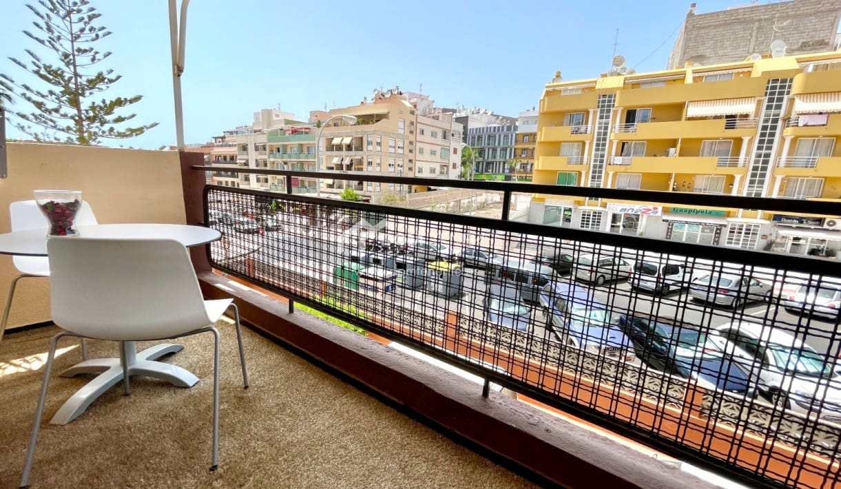 1 soverom Leilighet til leie i Los Cristianos med svømmebasseng - € 1 300 (Ref: 7818501)