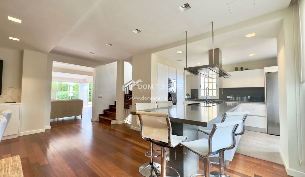 3 soveværelse Villa til salg i Adeje med swimmingpool garage - € 1.490.000 (Ref: 8408505)