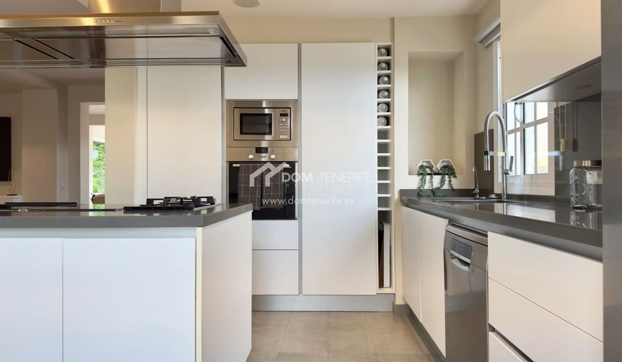 3 soveværelse Villa til salg i Adeje med swimmingpool garage - € 1.490.000 (Ref: 8408505)