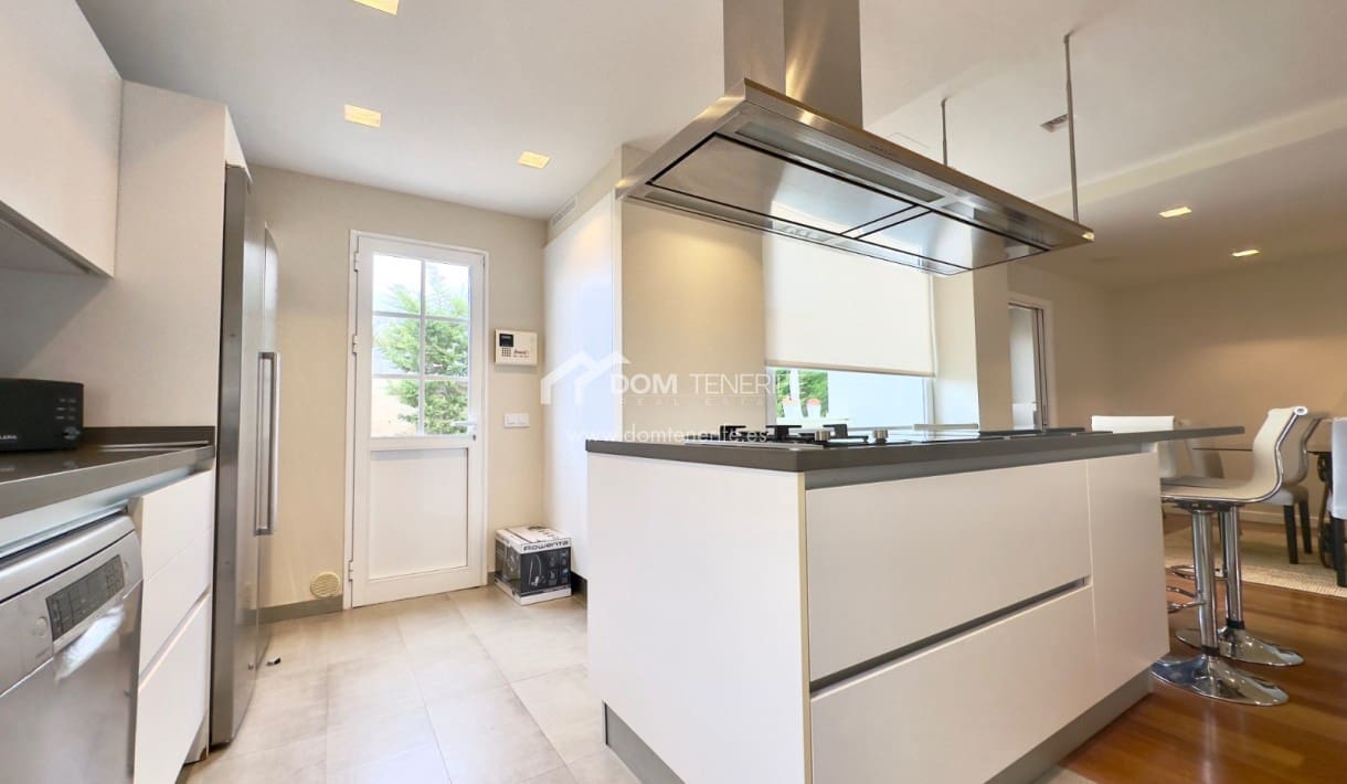 3 soveværelse Villa til salg i Adeje med swimmingpool garage - € 1.490.000 (Ref: 8408505)