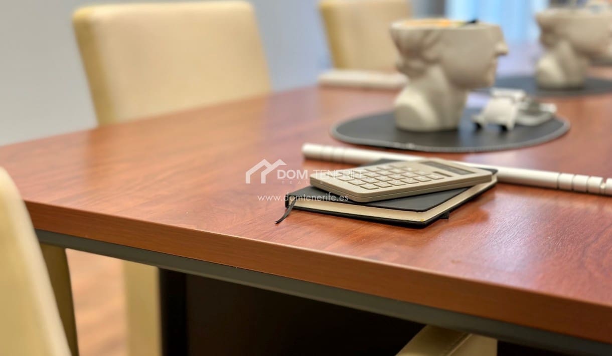 2 soverom Kommersiell til leie i Playa del Duque - € 1 500 (Ref: 8459186)