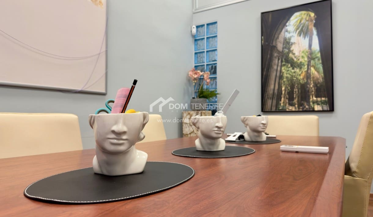 2 soverom Kommersiell til leie i Playa del Duque - € 1 500 (Ref: 8459186)