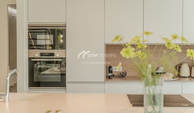 4 bedroom Villa for sale in Callao Salvaje, Adeje with pool garage - € 1,650,000 (Ref: 8647271)