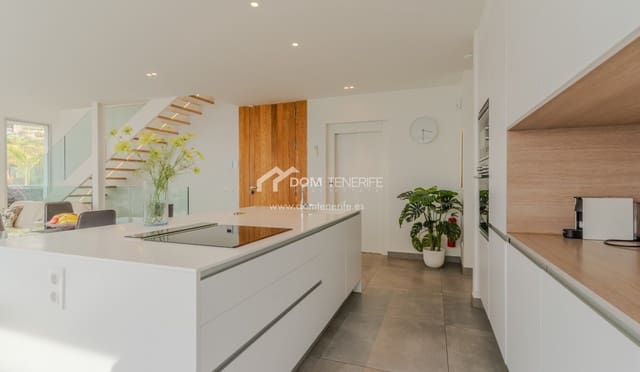 4 bedroom Villa for sale in Callao Salvaje, Adeje with pool garage - € 1,650,000 (Ref: 8647271)