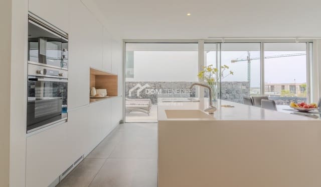 4 bedroom Villa for sale in Callao Salvaje, Adeje with pool garage - € 1,650,000 (Ref: 8647271)