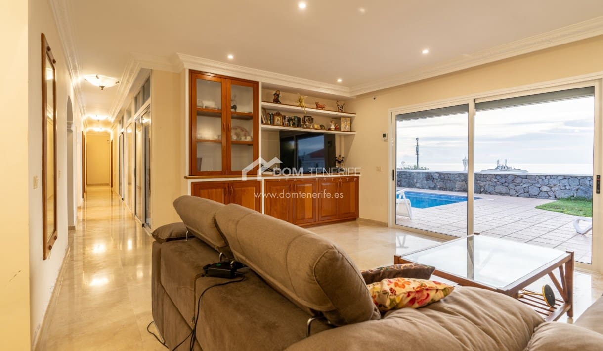 3 makuuhuone Huvila myytävänä paikassa Guia de Isora mukana uima-altaan - 1 080 000 € (Ref: 8678791)