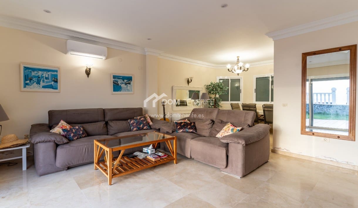 3 makuuhuone Huvila myytävänä paikassa Guia de Isora mukana uima-altaan - 1 080 000 € (Ref: 8678791)