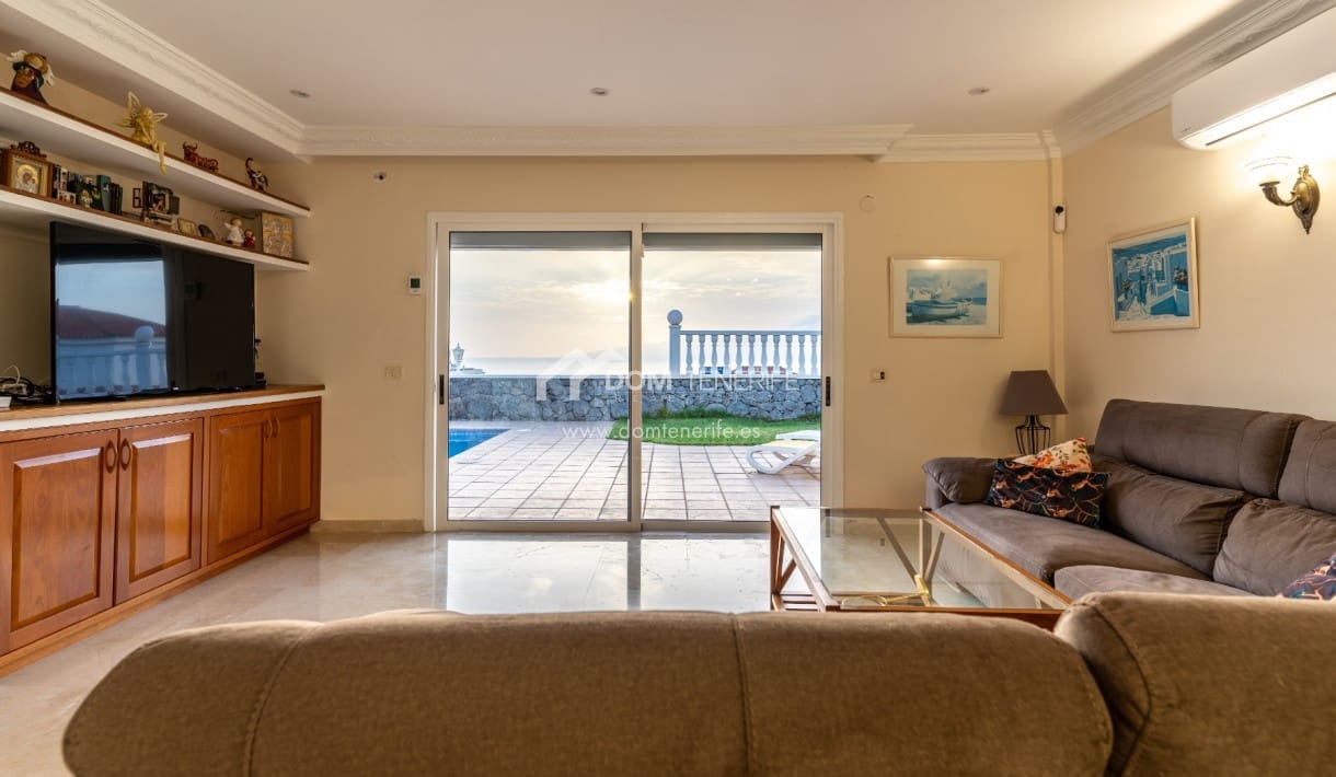 3 makuuhuone Huvila myytävänä paikassa Guia de Isora mukana uima-altaan - 1 080 000 € (Ref: 8678791)