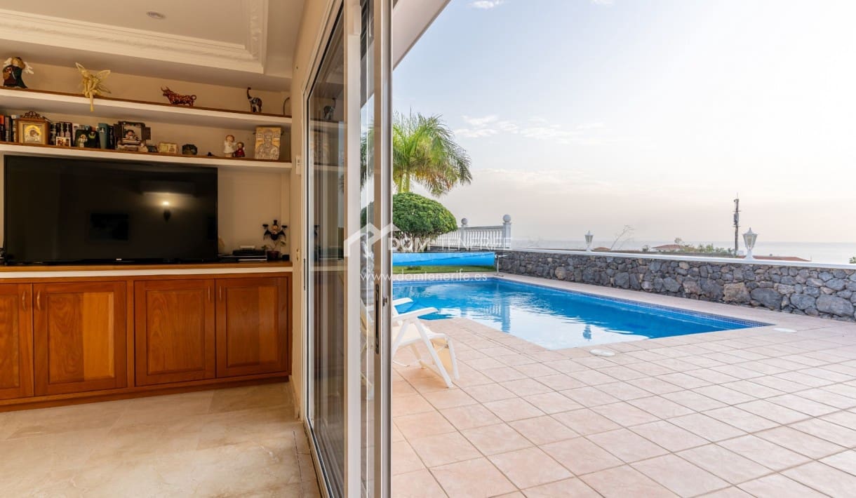 3 makuuhuone Huvila myytävänä paikassa Guia de Isora mukana uima-altaan - 1 080 000 € (Ref: 8678791)