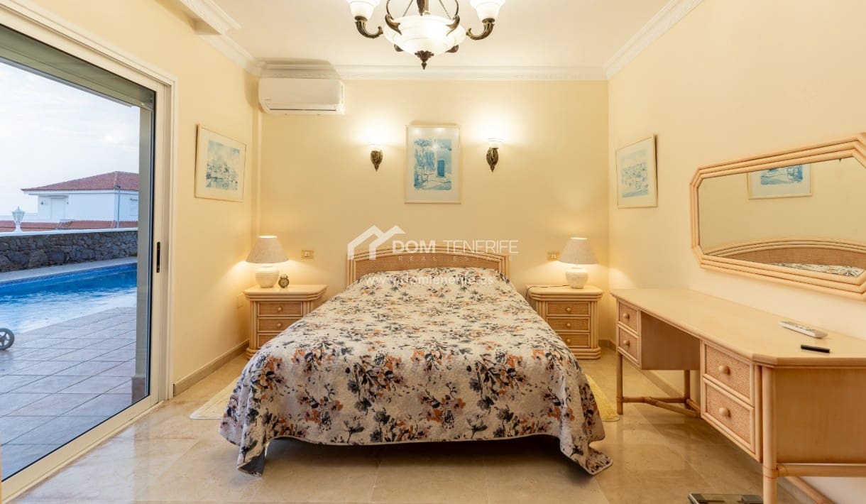 3 makuuhuone Huvila myytävänä paikassa Guia de Isora mukana uima-altaan - 1 080 000 € (Ref: 8678791)