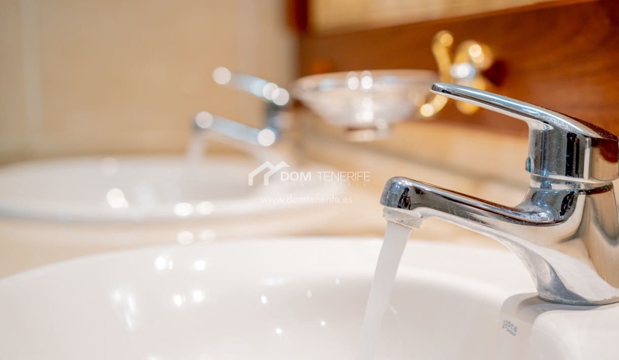 3 makuuhuone Huvila myytävänä paikassa Guia de Isora mukana uima-altaan - 1 080 000 € (Ref: 8678791)