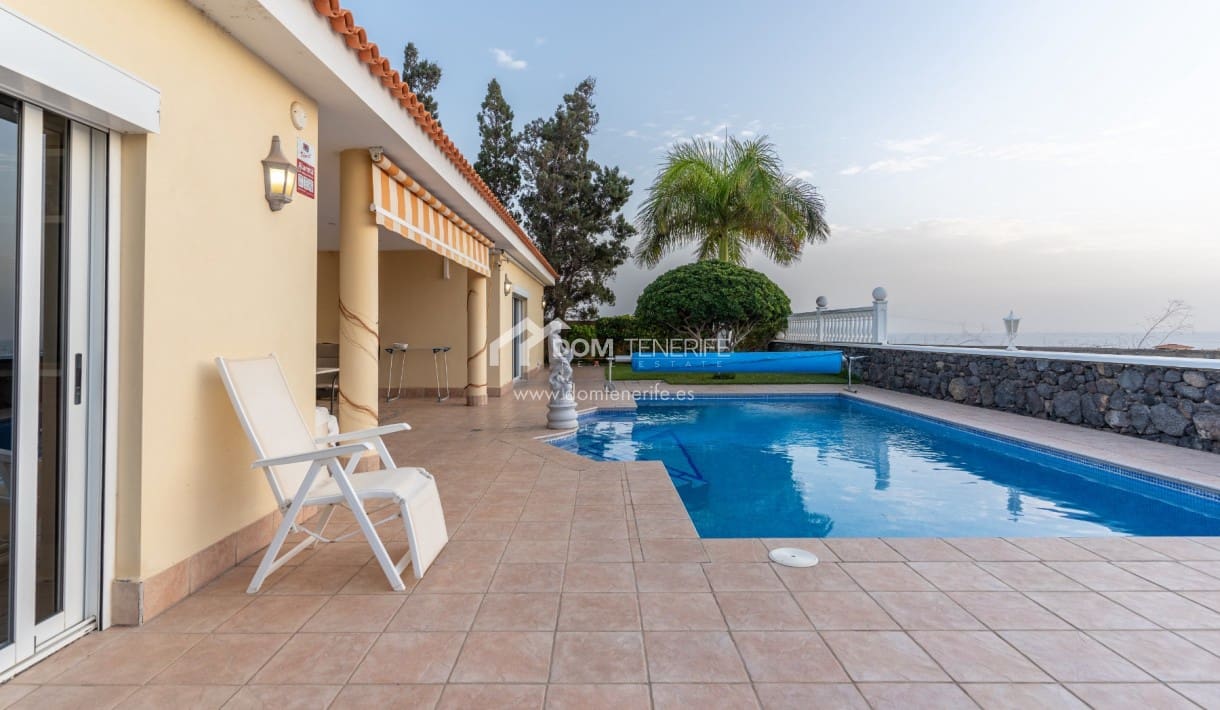 3 makuuhuone Huvila myytävänä paikassa Guia de Isora mukana uima-altaan - 1 080 000 € (Ref: 8678791)