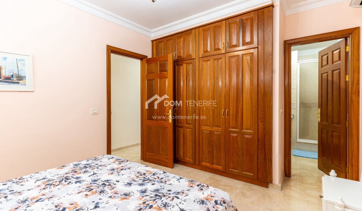 3 makuuhuone Huvila myytävänä paikassa Guia de Isora mukana uima-altaan - 1 080 000 € (Ref: 8678791)