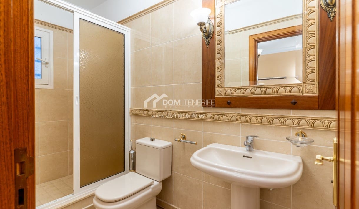 3 makuuhuone Huvila myytävänä paikassa Guia de Isora mukana uima-altaan - 1 080 000 € (Ref: 8678791)