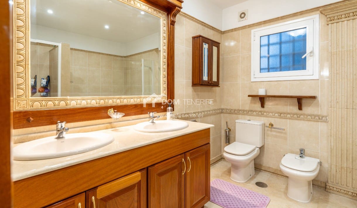 3 makuuhuone Huvila myytävänä paikassa Guia de Isora mukana uima-altaan - 1 080 000 € (Ref: 8678791)