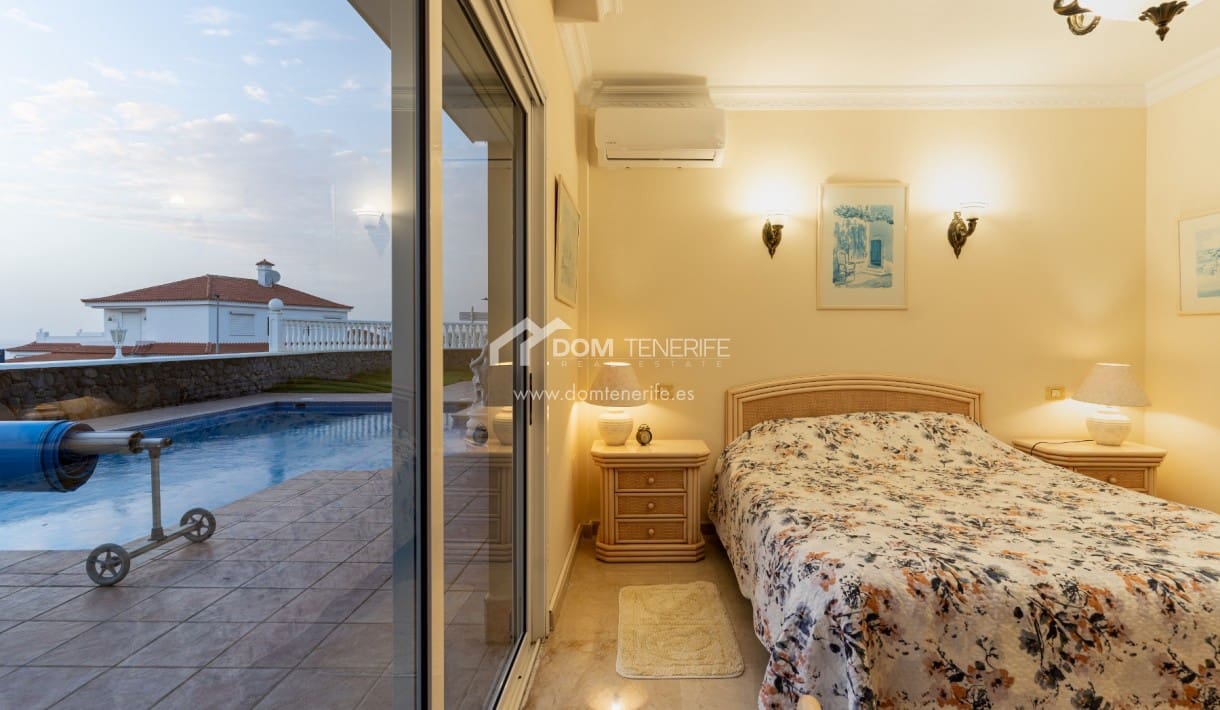 3 makuuhuone Huvila myytävänä paikassa Guia de Isora mukana uima-altaan - 1 080 000 € (Ref: 8678791)