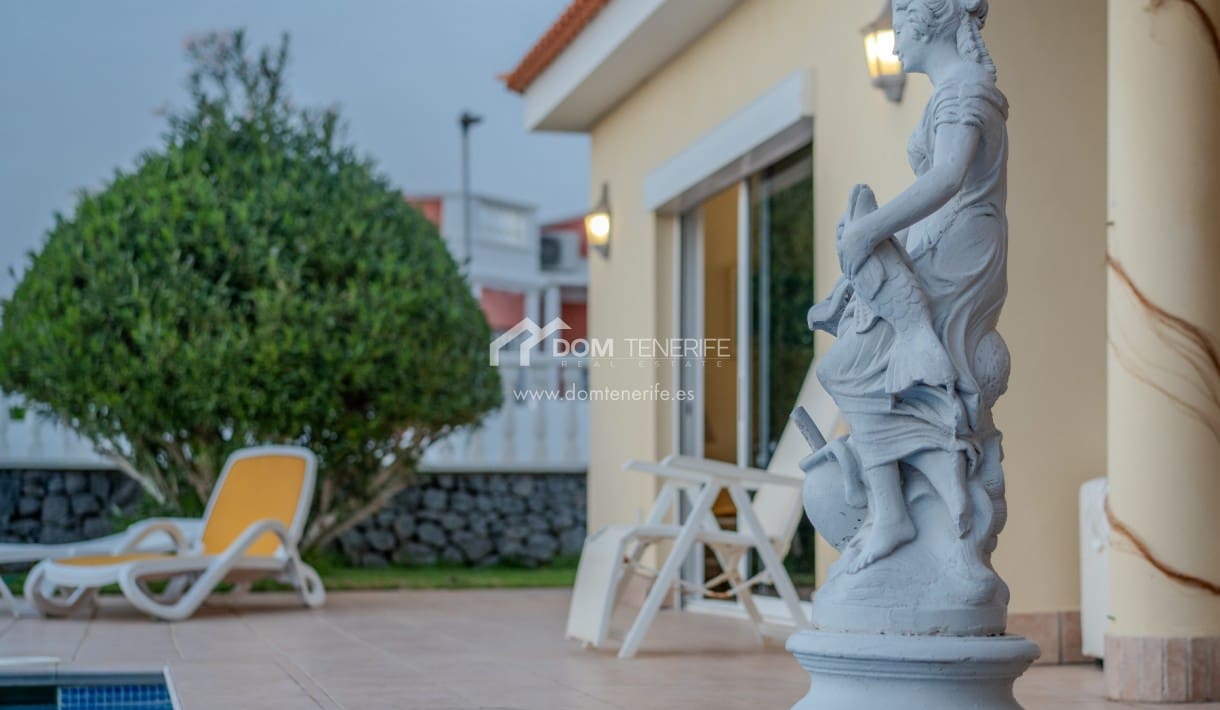 3 makuuhuone Huvila myytävänä paikassa Guia de Isora mukana uima-altaan - 1 080 000 € (Ref: 8678791)