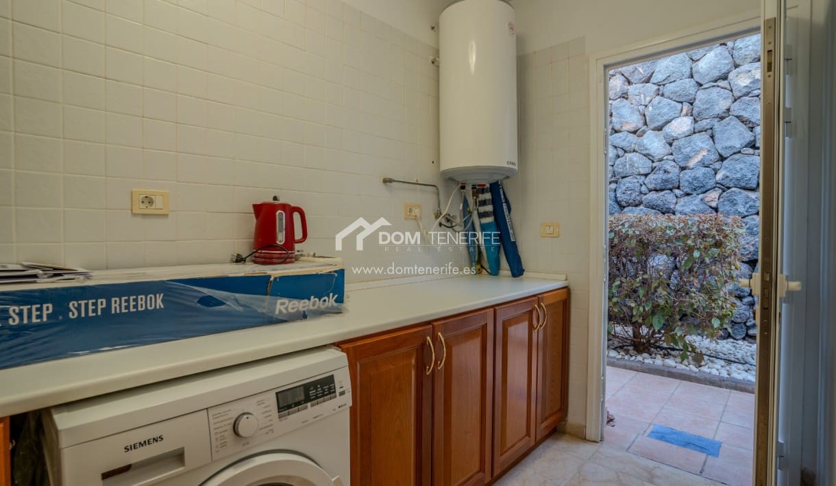 3 makuuhuone Huvila myytävänä paikassa Guia de Isora mukana uima-altaan - 1 080 000 € (Ref: 8678791)