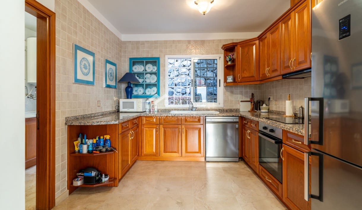 3 makuuhuone Huvila myytävänä paikassa Guia de Isora mukana uima-altaan - 1 080 000 € (Ref: 8678791)