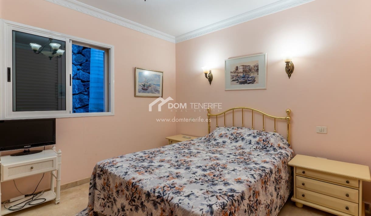 3 makuuhuone Huvila myytävänä paikassa Guia de Isora mukana uima-altaan - 1 080 000 € (Ref: 8678791)