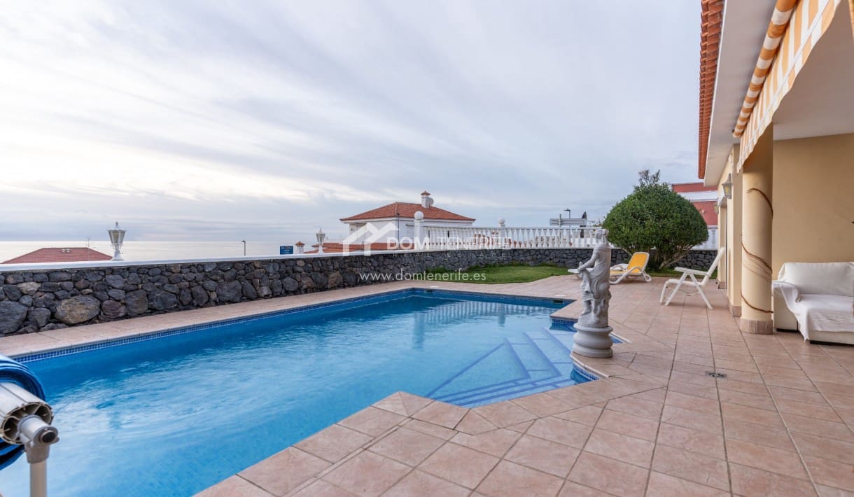 3 makuuhuone Huvila myytävänä paikassa Guia de Isora mukana uima-altaan - 1 080 000 € (Ref: 8678791)