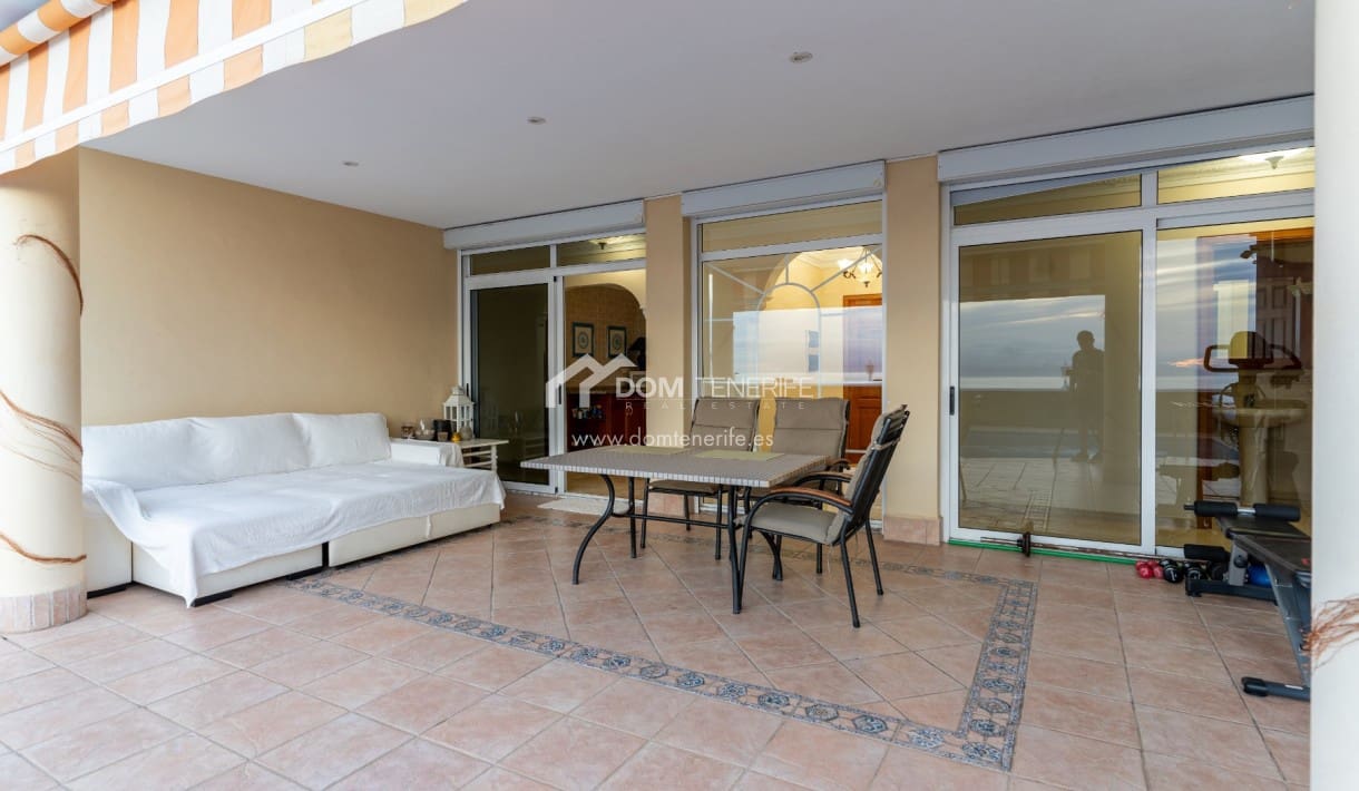 3 makuuhuone Huvila myytävänä paikassa Guia de Isora mukana uima-altaan - 1 080 000 € (Ref: 8678791)