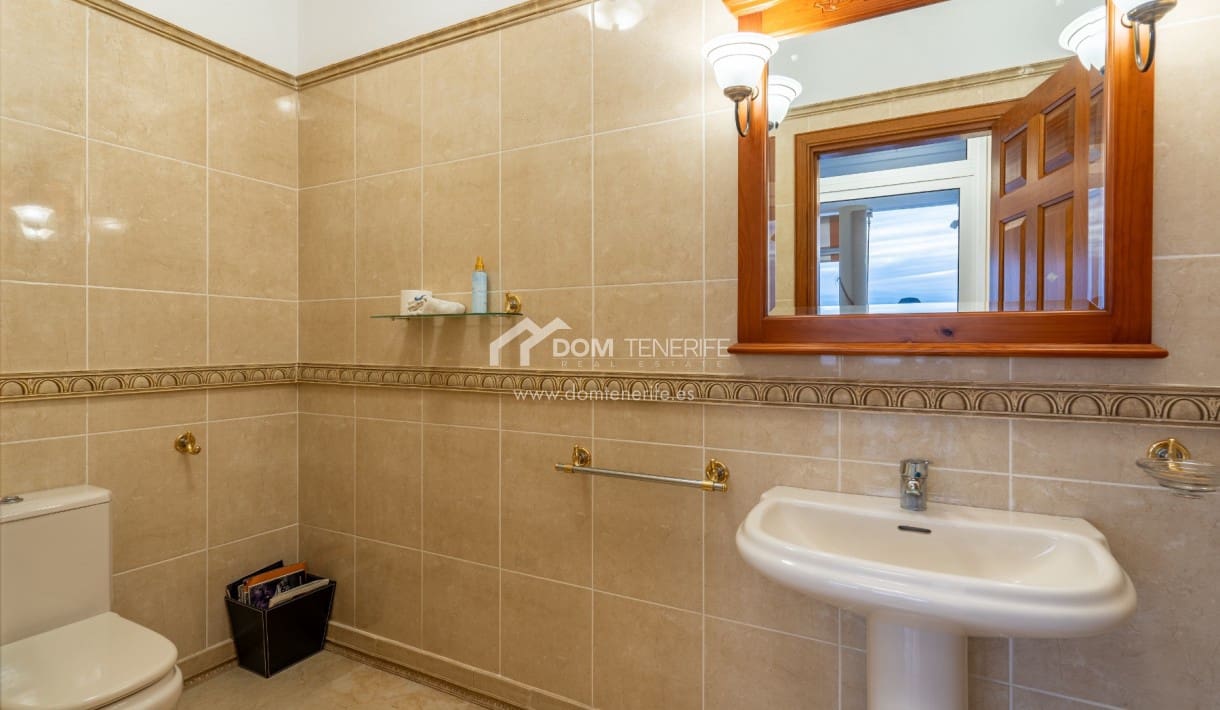 3 makuuhuone Huvila myytävänä paikassa Guia de Isora mukana uima-altaan - 1 080 000 € (Ref: 8678791)