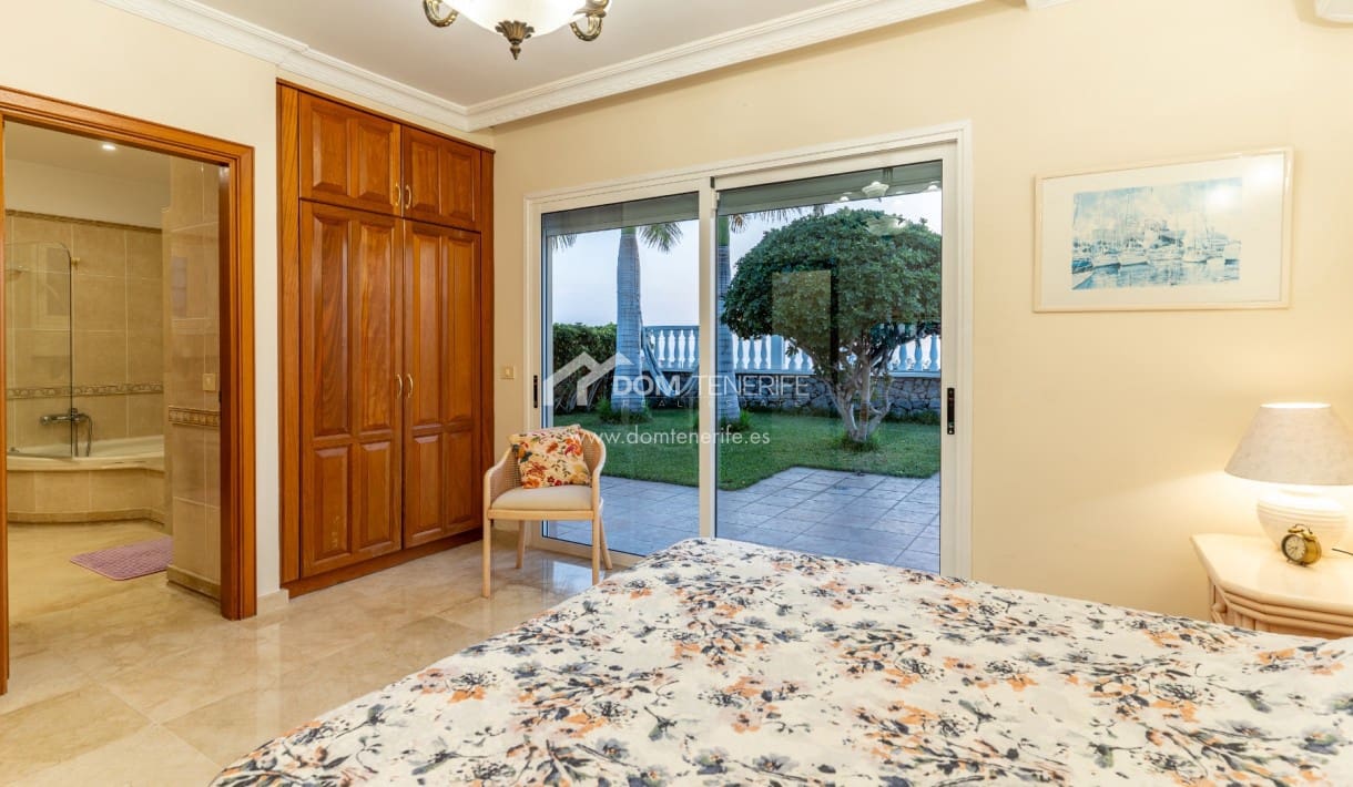 3 makuuhuone Huvila myytävänä paikassa Guia de Isora mukana uima-altaan - 1 080 000 € (Ref: 8678791)