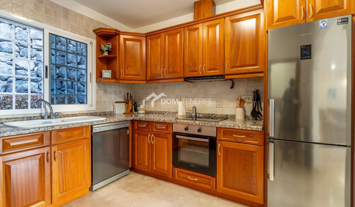 3 makuuhuone Huvila myytävänä paikassa Guia de Isora mukana uima-altaan - 1 080 000 € (Ref: 8678791)