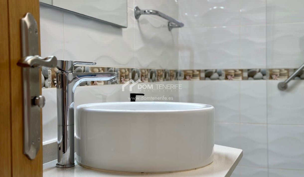 1 soveværelse Lejlighed til salg i Playa de las Americas med swimmingpool - € 385.000 (Ref: 8734760)