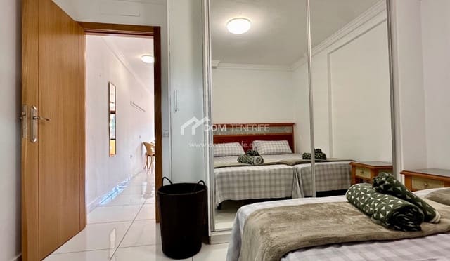 1 makuuhuone Huoneisto myytävänä paikassa Playa de las Americas, Arona mukana uima-altaan - 385 000 € (Ref: 8734760)