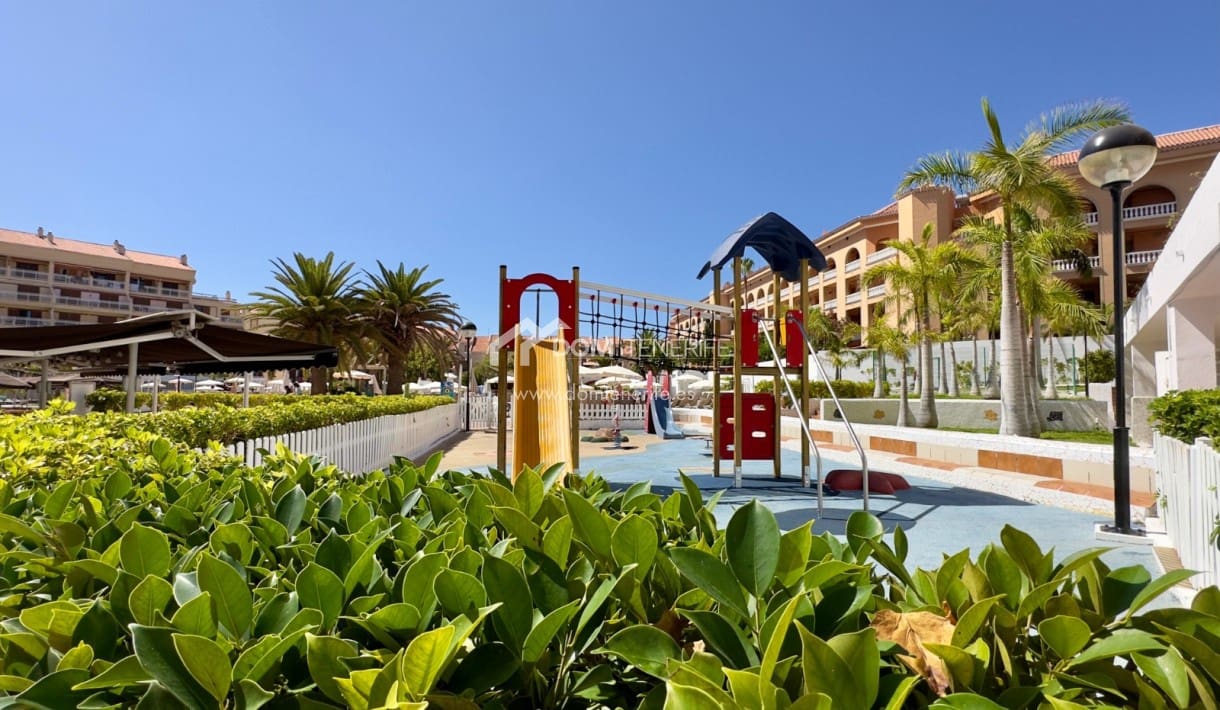 1 soveværelse Lejlighed til salg i Playa de las Americas med swimmingpool - € 385.000 (Ref: 8734760)